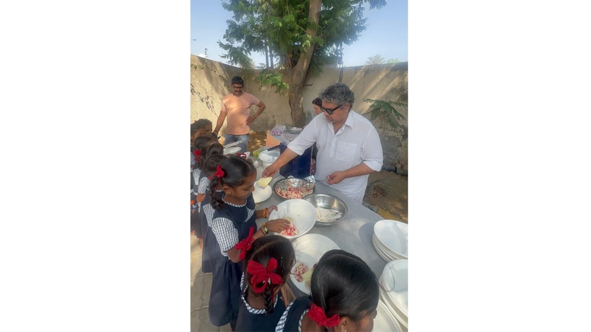 आचार्य डॉ. श्याम सुरेश का वैश्विक मानवीय मिशन: भूखा न रहे कोई