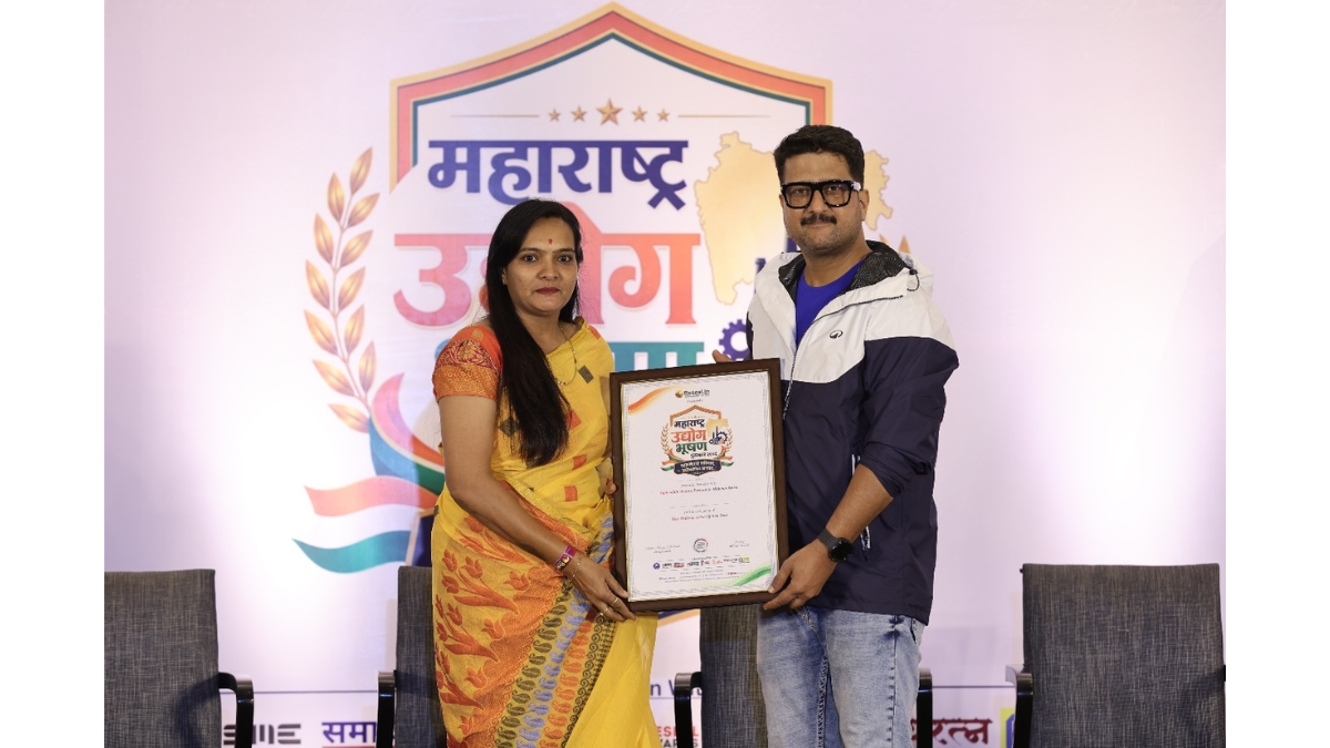Samruddhi Beauty Parlour & Makeup Artist Honoured as Best Makeup Artist of the Year